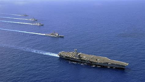 外交部回应美军舰擅闯我西沙群岛：严重的政治和军事挑衅|界面新闻 · 中国