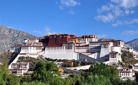 去年拉萨地区生产总值超700亿元全市城镇居民人均可支配收入49299元_西藏自治区人民政府