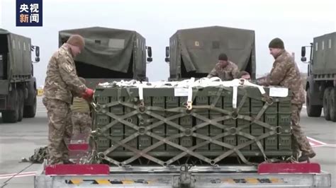 北约承诺向乌克兰提供更多“重型作战装备”_凤凰网视频_凤凰网