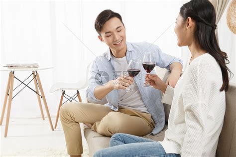红葡萄酒女人喝酒青年情侣喝红酒高清图片下载-正版图片501942287-摄图网