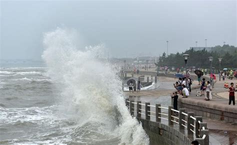 台风来袭 玉环东沙海域掀巨浪-台州频道