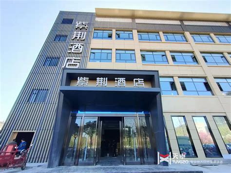 合阳县钢结构卷板弧形楼梯_西安七彩龙装饰工程有限公司