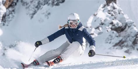 滑雪场上穿戴滑雪服的运动员高清图片下载-正版图片502102533-摄图网