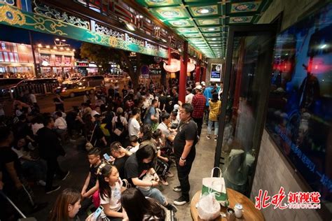 川锅小龙虾！北京夜宵消费年轻人掌握话语权，说是吃饭，其实是社交 | 北晚新视觉