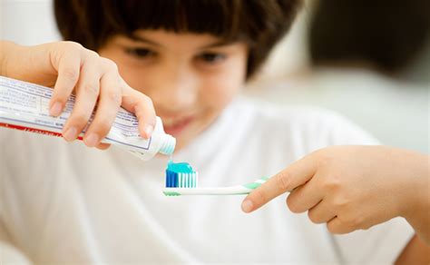 儿童牙膏牙刷套装宝宝刷牙2-3-6-12岁换牙期可食吞咽套装 - 小轩窗
