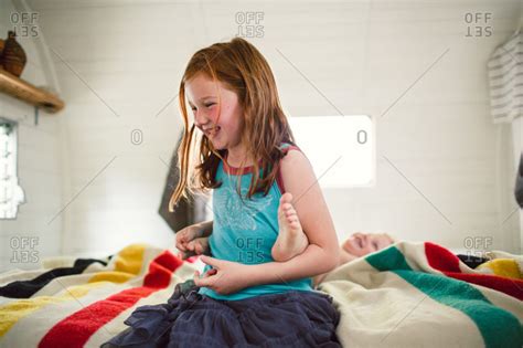 Tickling girls hi-res stock photography and images - Alamy