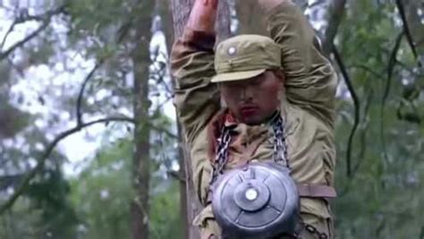 野山鹰：日本人把俘虏倒挂在树上，还要绑上炸弹以防被救_腾讯视频