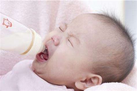新生儿频繁吐奶是幽门狭窄吗 新生儿幽门狭窄有效诊断方法 _八宝网