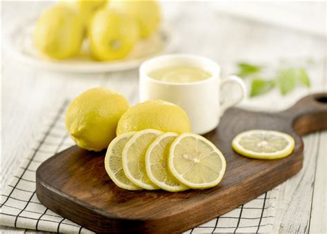 新鲜柠檬水的功效与作用（新鲜柠檬水的功效与作用禁忌） - 医药经