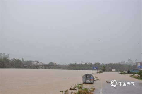 洪水淹没城市道路和房屋场景特写png格式图片下载_熊猫办公