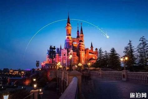 抖音迪士尼城堡烟花背景图高清-夜晚迪士尼城堡烟花手机壁纸背景图大全-水星手游网