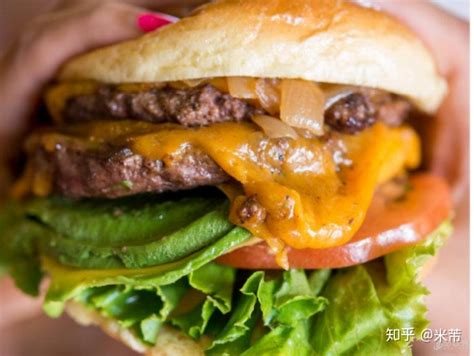 设计师写汉堡评测，其实想给你上一堂创意课 | Foodaily每日食品