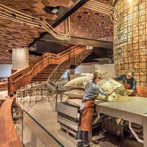 星巴克第一家咖啡烘焙体验馆开业，简直就像威利·旺卡的巧克力工厂|界面新闻 · 歪楼