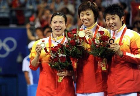 回顾历届奥运中国夺冠瞬间，三面五星红旗同时升起 网友：泪目了_腾讯视频