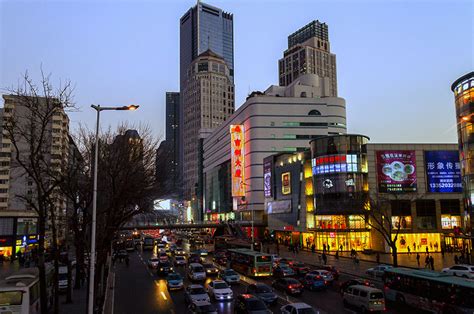 上海南京路街头摄影图高清摄影大图-千库网