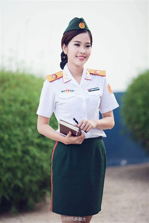 离开这里！越南女兵在中国南沙岛礁上搔首弄姿_新浪图片