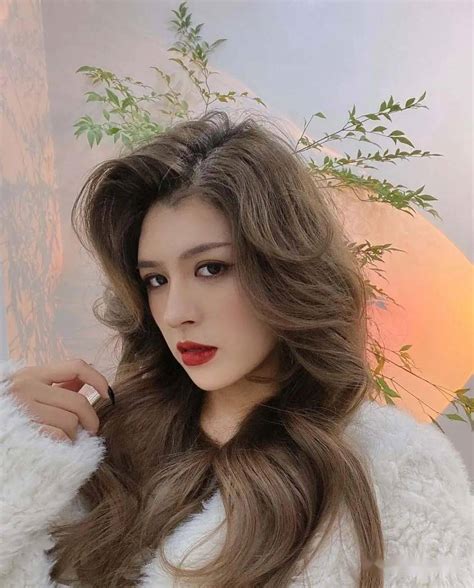 大波浪甜美女生头像图片