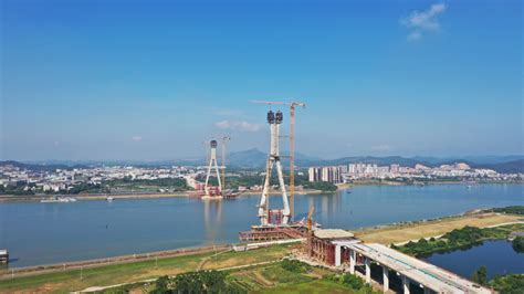 富龙西江特大桥首对标准梁段成功安装 - News - 桥头堡