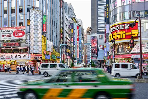 日本城市街道现代夜晚摄影图高清摄影大图-千库网