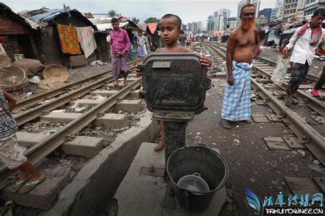 孟加拉国贫民窟大火，一夜之间1万人无家可归|孟加拉国|达卡_新浪新闻