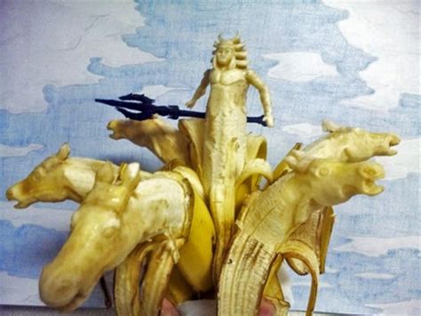 艺术家用牙签勺子创作香蕉雕塑 拍照后吞掉 - 青岛新闻网