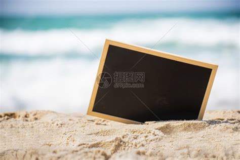 木板夏季热带沙滩上空无的纸板带有显示文字的木框旅行社概念沙海岸景上的空白黑板设计显示天堂空的高清图片下载-正版图片307540952-摄图网