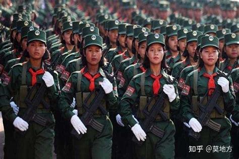 缅甸佤邦的女兵 踏着中式步伐参加阅兵|佤邦|女兵|阅兵_新浪新闻
