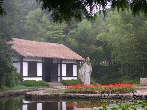 32年前日本人在白居易墓园立了块碑，上面写：您是日本文化的恩人_白园
