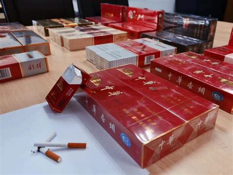 今年以来，上海警方持续严打制售假烟等涉烟违法犯罪，累计破案40余起，查获假烟近4万条，涉案金额1.5亿余元。