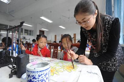 小学美术老师教孩子这么画国画