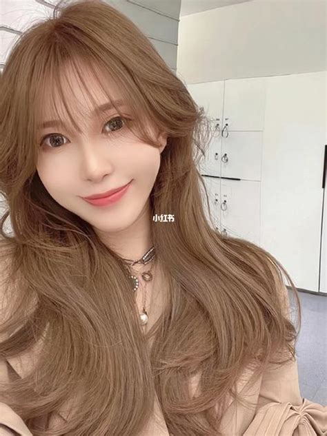 甜美女生头像棕发色