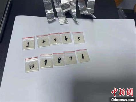 云南文山市警方抓获5名吸贩毒人员，其中2人正当街交易！
