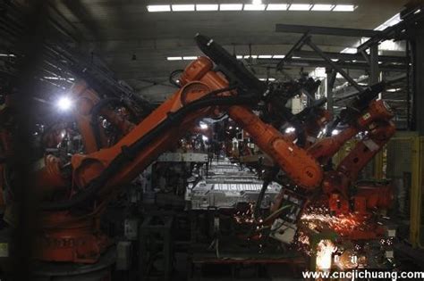 广西日报对我院特种全自动包装机器人生产线进行报道 - 企业新闻 - 广西机械工业研究院有限责任公司