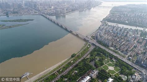 湖北：汉江江水雨后变双色_资讯频道_凤凰网