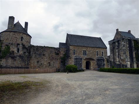 Photo à Saint-Sauveur-le-Vicomte (50390) : Le château - Saint-Sauveur ...