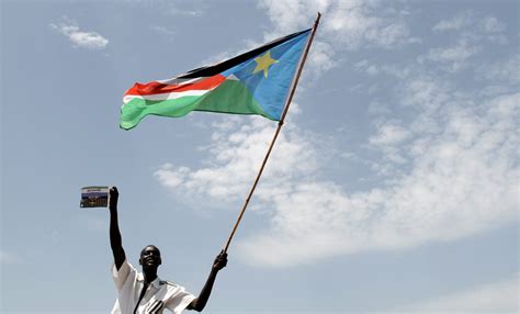 苏丹首都地区战火激烈：部分居民区遭炮击和轰炸，超20名平民丧生