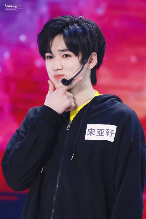 宋亚轩图片