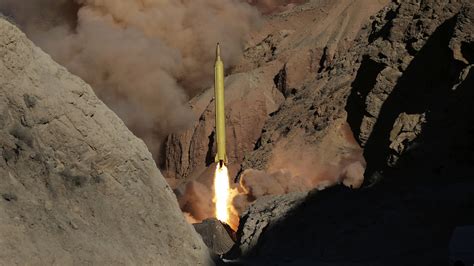 一发导弹腾空而起，美军卫星时刻紧盯，伊朗看家武器再度升级__凤凰网