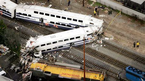 7年前甬温线高铁列车追尾相撞，血泪教训，画面惨烈！一想脊背都发凉
