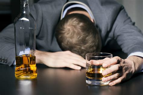 经常喝酒的人，突然戒酒，身体是变好还是变差？告诉你答案|酒精性脂肪肝|戒断反应|酗酒者|血管病|戒酒|症状|-健康界