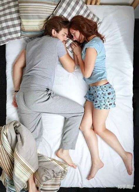 抱着睡图片情侣 抱着你一起睡的图片,###(2)_配图网