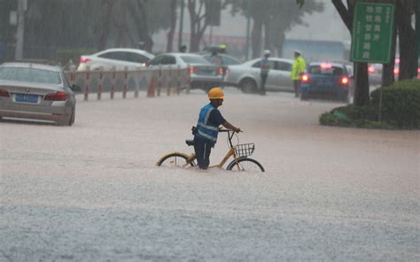 【图集】南方多地遭遇强降雨洪涝严重 长沙橘子洲被洪水“穿洲”|界面新闻 · 图片