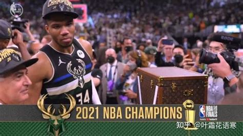 『珠宝』密尔沃基雄鹿队公布第一枚可转换式 NBA 总冠军戒指 | iDaily Jewelry · 每日珠宝杂志
