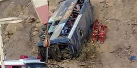 满载厄瓜多尔球迷巴士在秘鲁坠崖 致8死40伤_手机新浪网