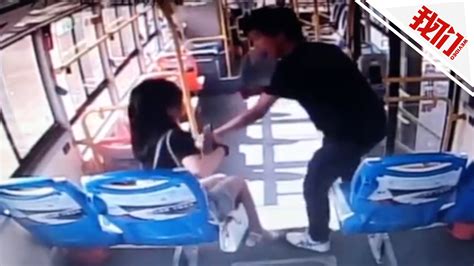 小女孩险被车撞吓哭了，交警：“来叔叔送你回家！”_凤凰网视频_凤凰网