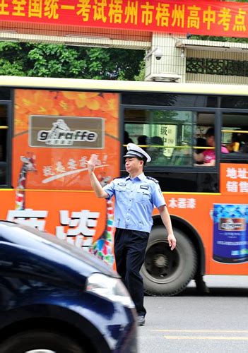 预防“鬼探头”！梧州首次试点“阶梯式”停止线(图) - 中国交通网 - Traffic in China