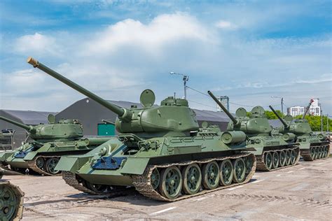 俄军接收新型坦克，号称性能反超99式，印度准备进口400辆_凤凰网