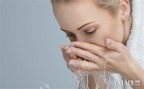 【图】直接往脸上喷水可以补水吗 保养小妙招帮你锁住水分(3)_伊秀美容网|yxlady.com