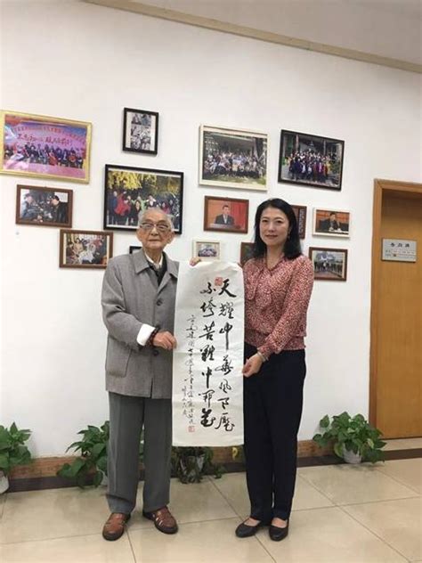 我校离休干部在新中国成立70周年之际为共和国献礼-离退休工作处新站