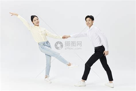 情侣动作动图图片